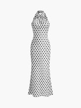 Rückenfreies, langes Kleid mit überkreuztem Kragen und schmaler Passform